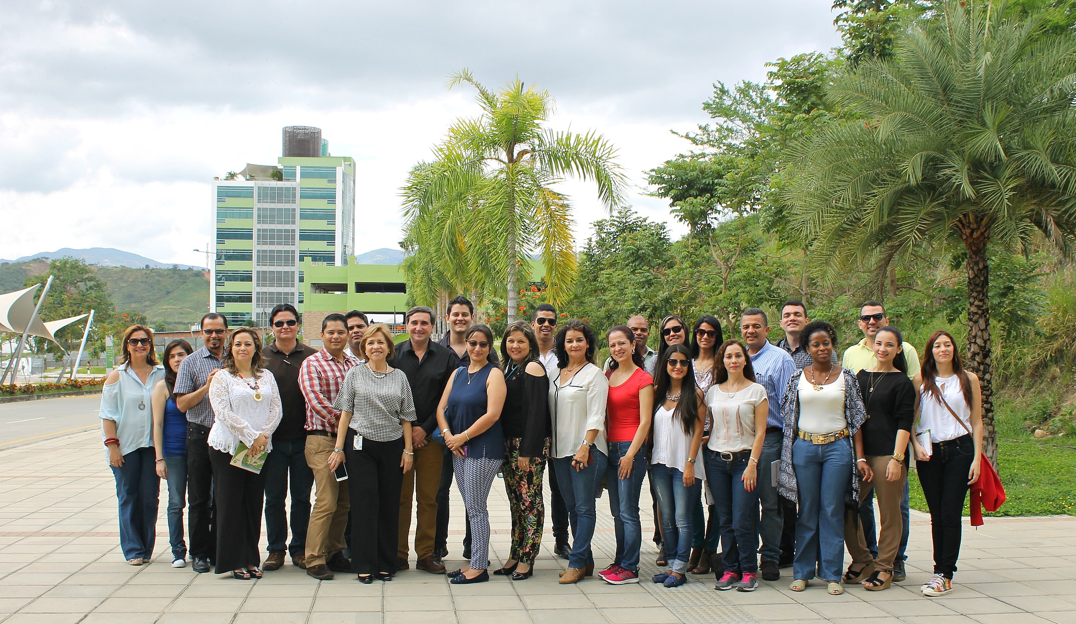 Estudiantes CORE vistan Zona Franca Santander en el marco del curso internacional en liderazgo virtuoso